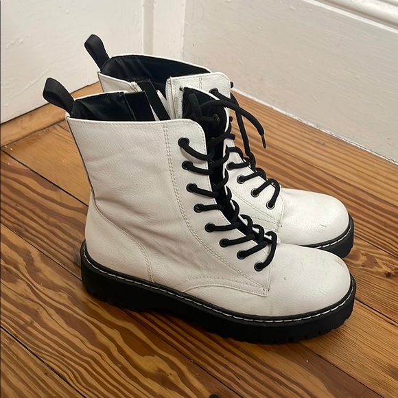 Sincerely Jules White Lace-Up Boots with Black Soles - Picture 2 of 5
